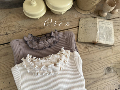 Leaf Ruffle Long Sleeve T-shirt